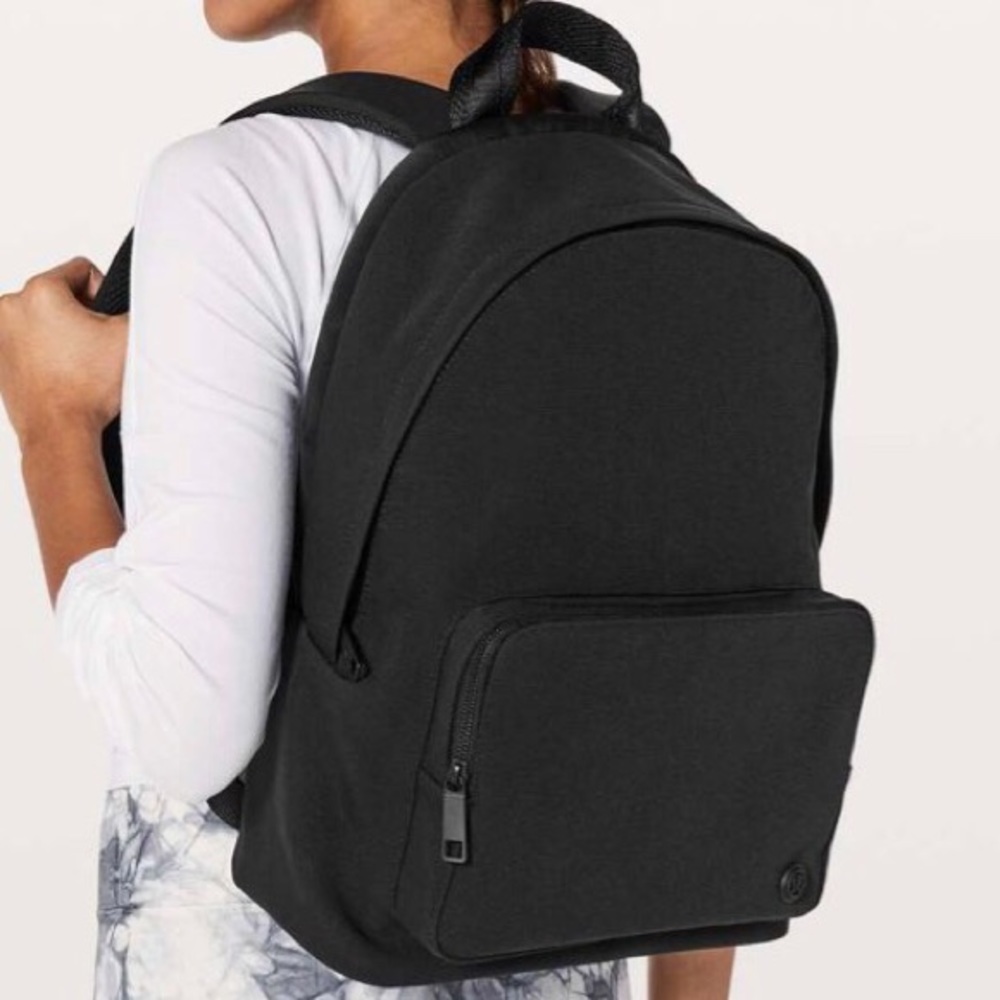 Lululemon Everywhere Backpack in black